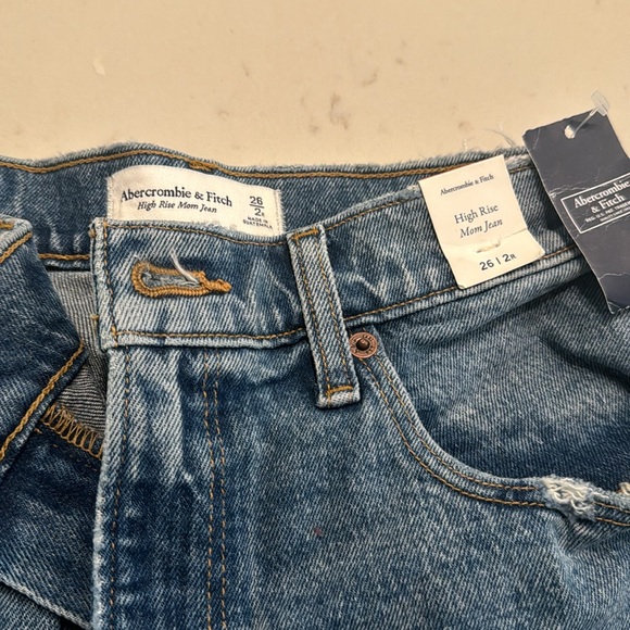 Abercrombie high rise mom jeans size 26 with tags - Picture 3 of 4